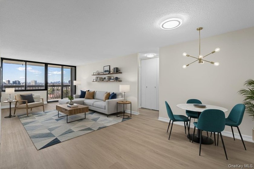 Brand new renovations in this 2 bedroom/ 2 bathroom in the - photo 6