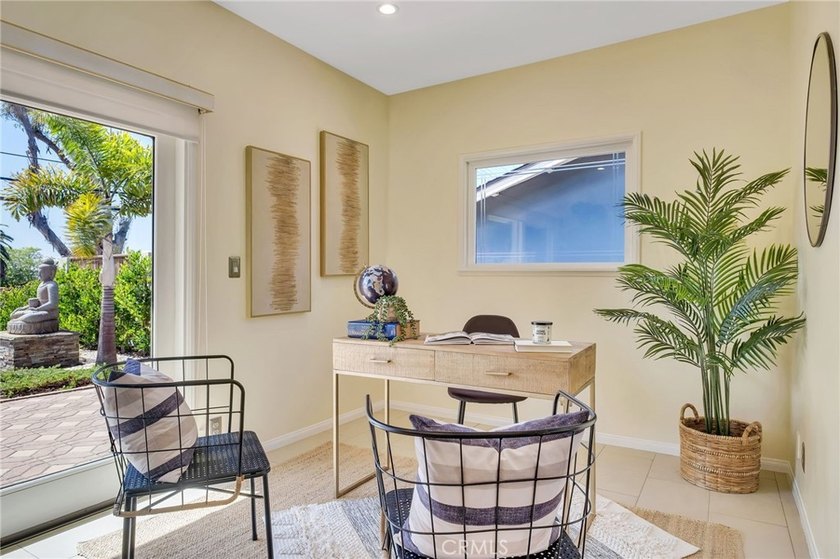 Love at first sight! A welcoming open-concept floorpan greets - photo 15