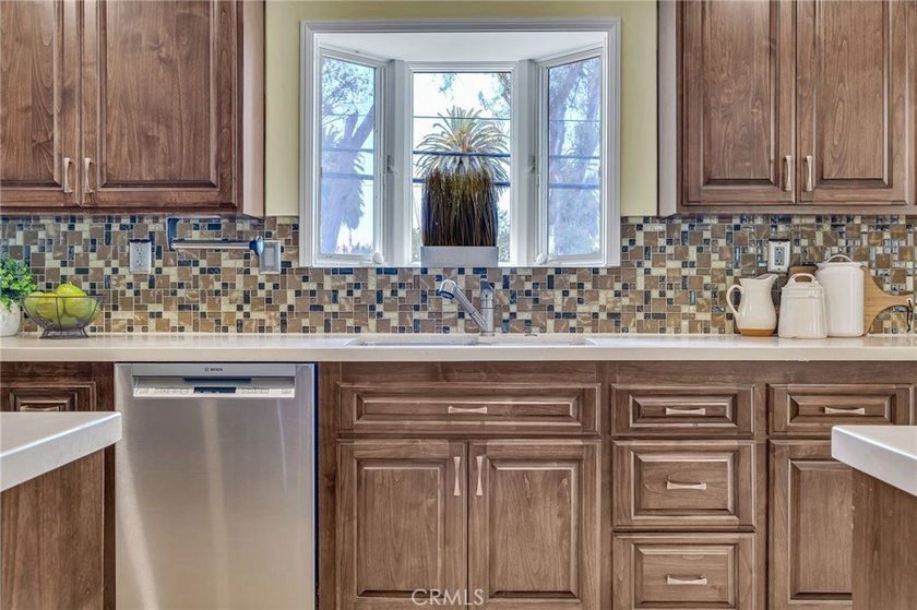 Love at first sight! A welcoming open-concept floorpan greets - photo 20