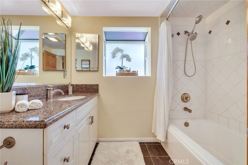 Love at first sight! A welcoming open-concept floorpan greets - photo 30