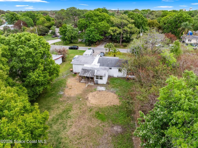 INVESTOR OR FIRST TIME HOME BUYERS! FHA QUALIFIED! This home - photo 8
