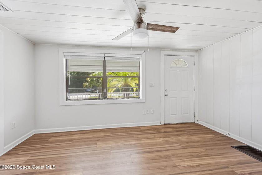 INVESTOR OR FIRST TIME HOME BUYERS! FHA QUALIFIED! This home - photo 10