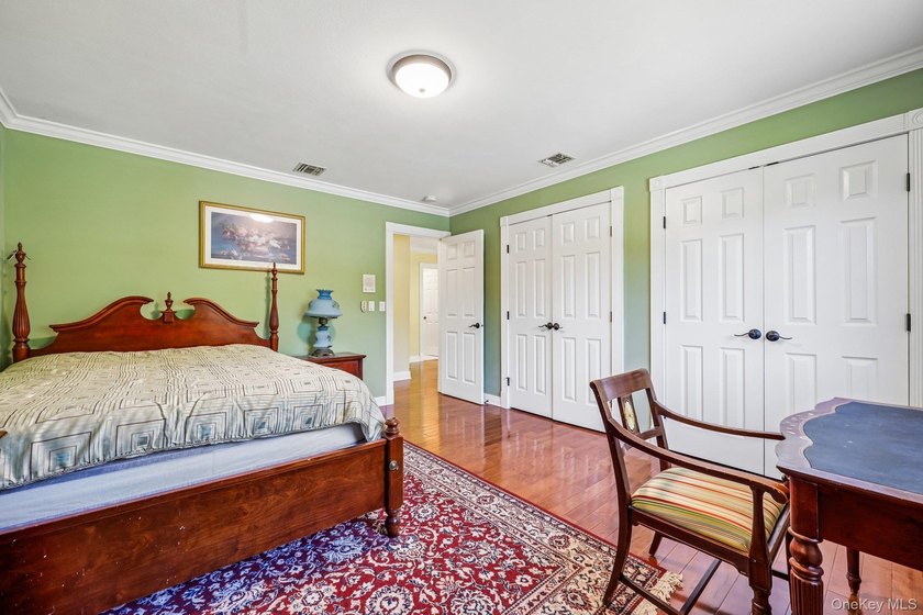 Stunning 5-bedroom, 3.5-bathroom Colonial situated on an - photo 16