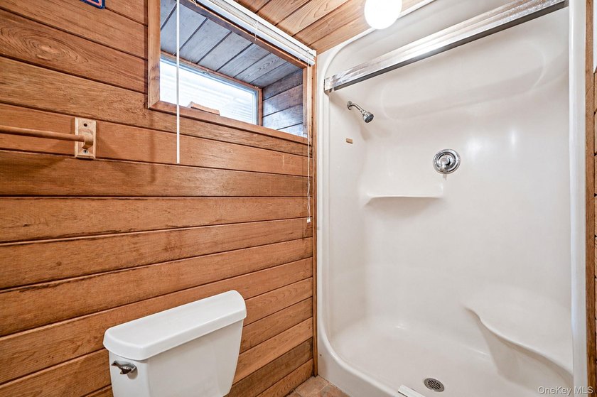 Welcome to 138 River Road, Shirley - a beautifully maintained - photo 17