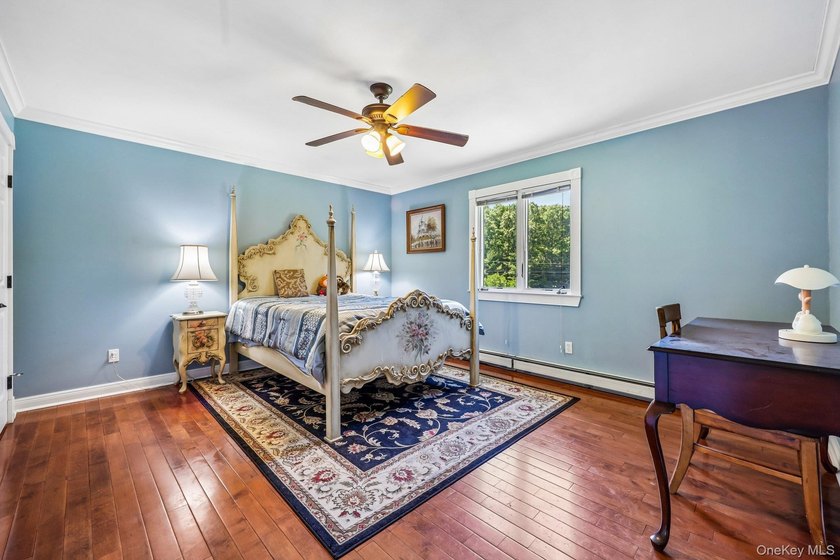 Stunning 5-bedroom, 3.5-bathroom Colonial situated on an - photo 18