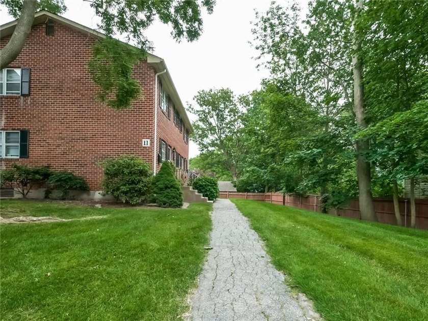 Unbeatable Newport Value: Rare 2-Story Townhouse in Desirable - photo 19