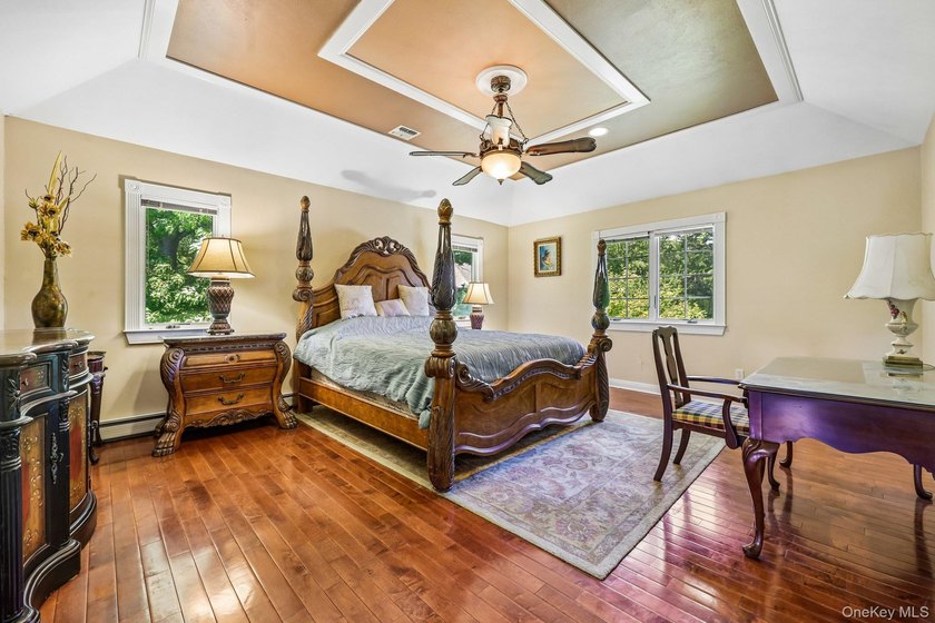 Stunning 5-bedroom, 3.5-bathroom Colonial situated on an - photo 20