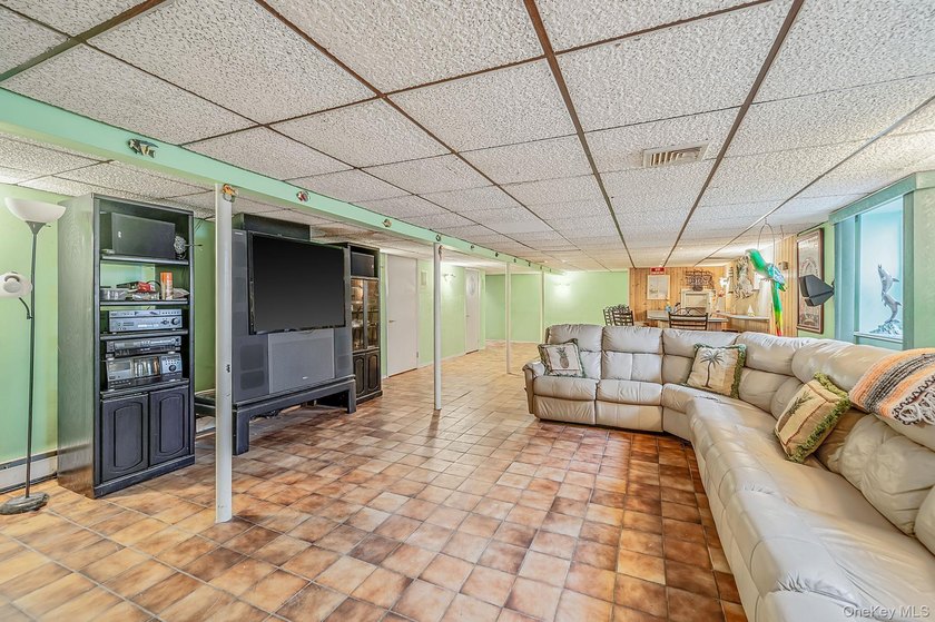 Welcome to 138 River Road, Shirley - a beautifully maintained - photo 24