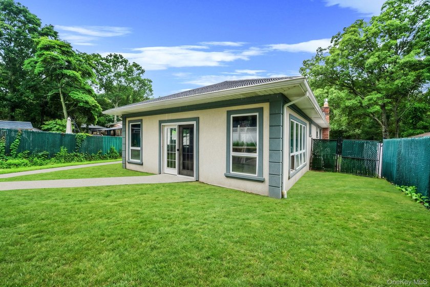 Welcome to 138 River Road, Shirley - a beautifully maintained - photo 31