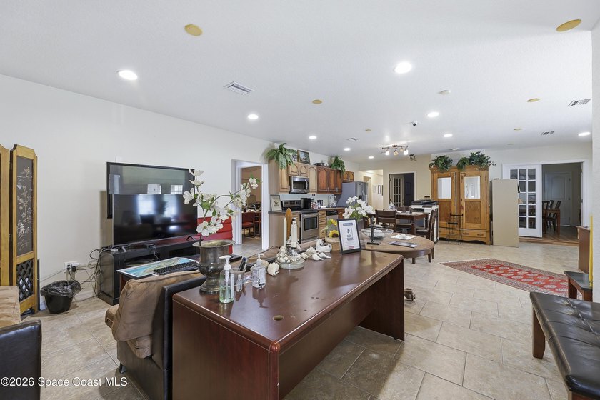 Exceptional opportunity with excellent visibility on approx. 1 - photo 14