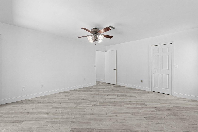 Charming guard gated community in East Boca, 1 1/2 miles to - photo 16