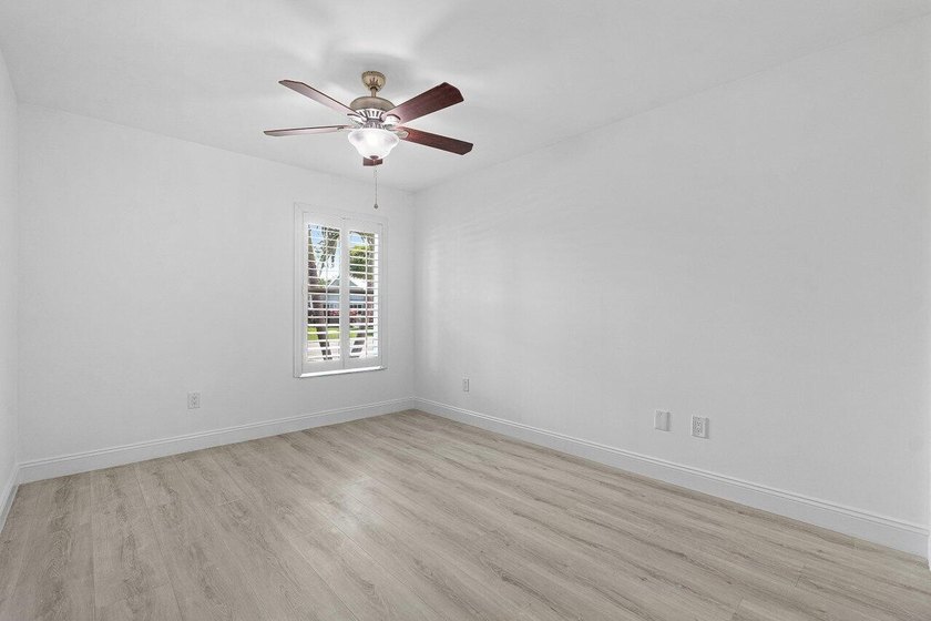 Charming guard gated community in East Boca, 1 1/2 miles to - photo 20