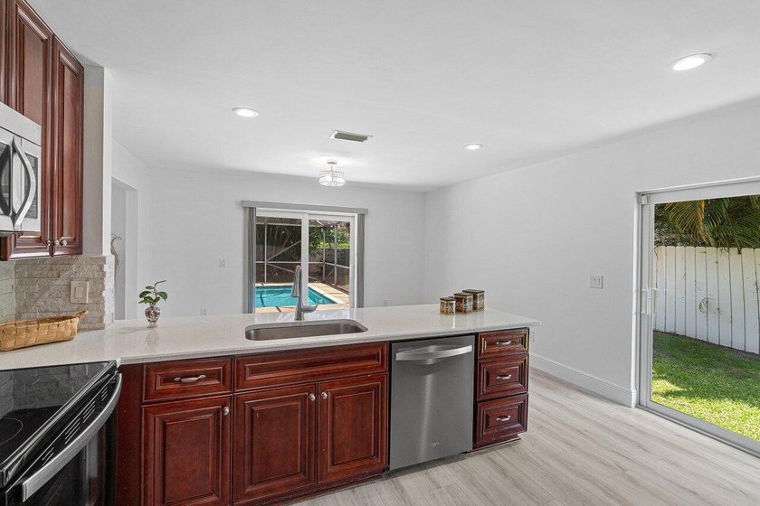 Charming guard gated community in East Boca, 1 1/2 miles to - photo 29