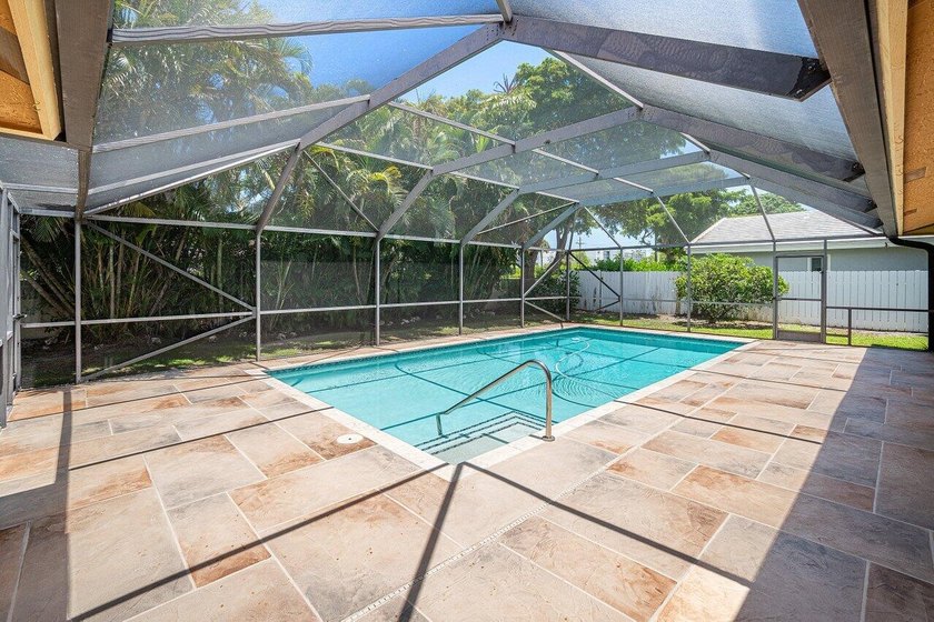 Charming guard gated community in East Boca, 1 1/2 miles to - photo 36