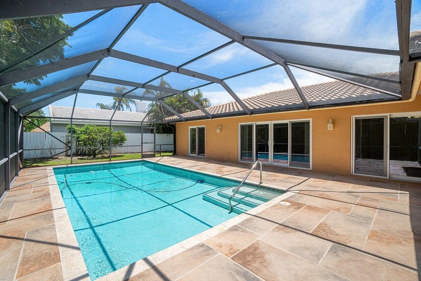 Charming guard gated community in East Boca, 1 1/2 miles to - photo 37