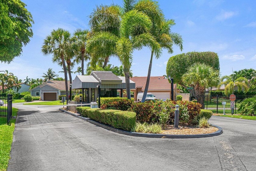 Charming guard gated community in East Boca, 1 1/2 miles to - photo 43