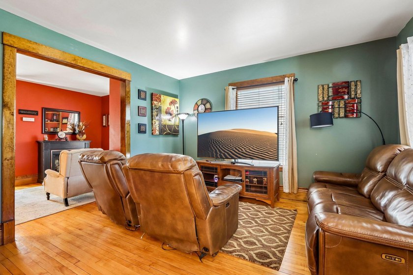 Charming 3-bedroom, 1.5-bath Colonial located just minutes from - photo 7