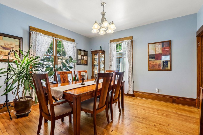 Charming 3-bedroom, 1.5-bath Colonial located just minutes from - photo 9