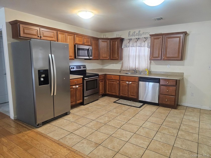 Great Starter Ranch House for 1st Time Buyer with 1,308 Square - photo 2