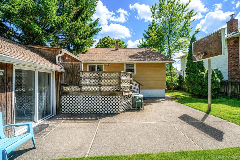 Welcome to this charming 2-bedroom, 2-bath home offering - photo 17