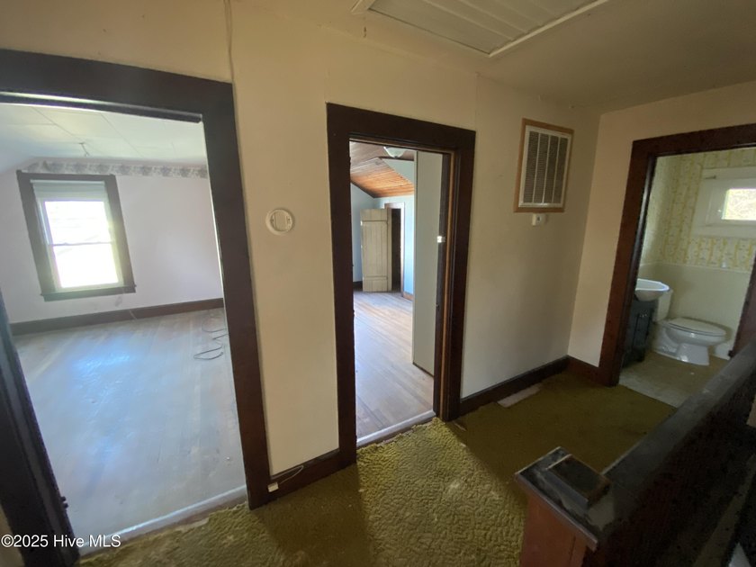 2400 sf home with lots of character. To be sold ''as is'' , no - photo 8