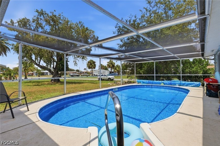 This is a Short Sale subject to 3rd party approval. Spacious - photo 31
