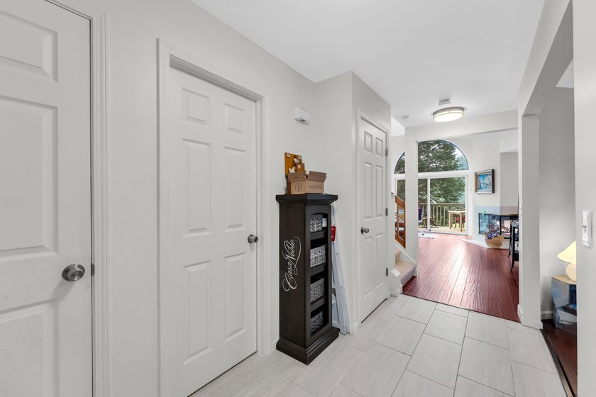 Golf Course View! Beautifully updated three-level Kensington - photo 6
