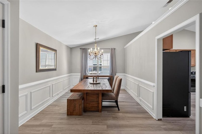 MOTIVATED SELLER!! Welcome to this beautifully crafted custom - photo 4