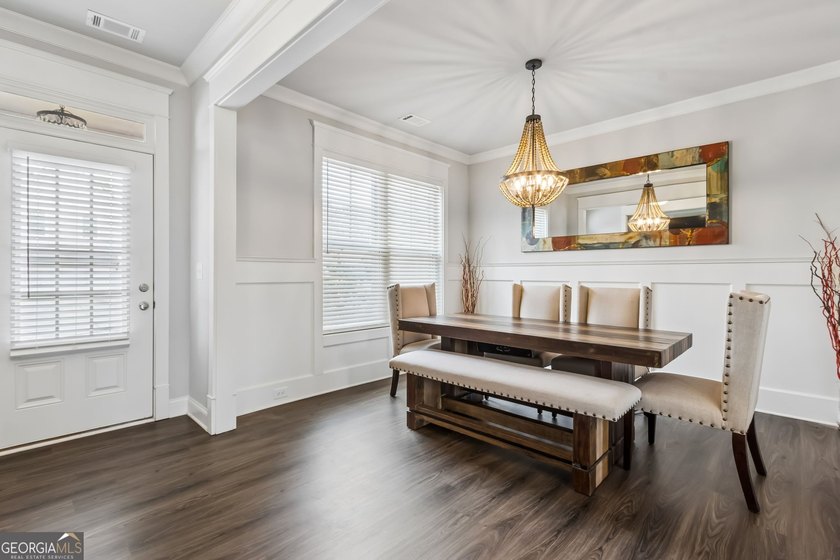 Welcome to this exquisite home situated in the White Oak Park at - photo 16