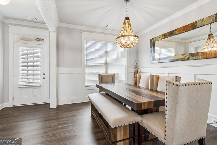 Welcome to this exquisite home situated in the White Oak Park at - photo 17