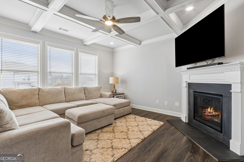 Welcome to this exquisite home situated in the White Oak Park at - photo 25