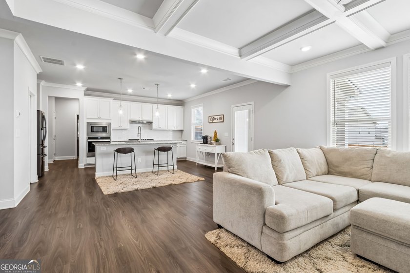 Welcome to this exquisite home situated in the White Oak Park at - photo 28