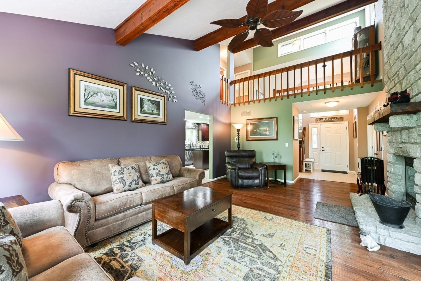 Loft overlooks great room - photo 5