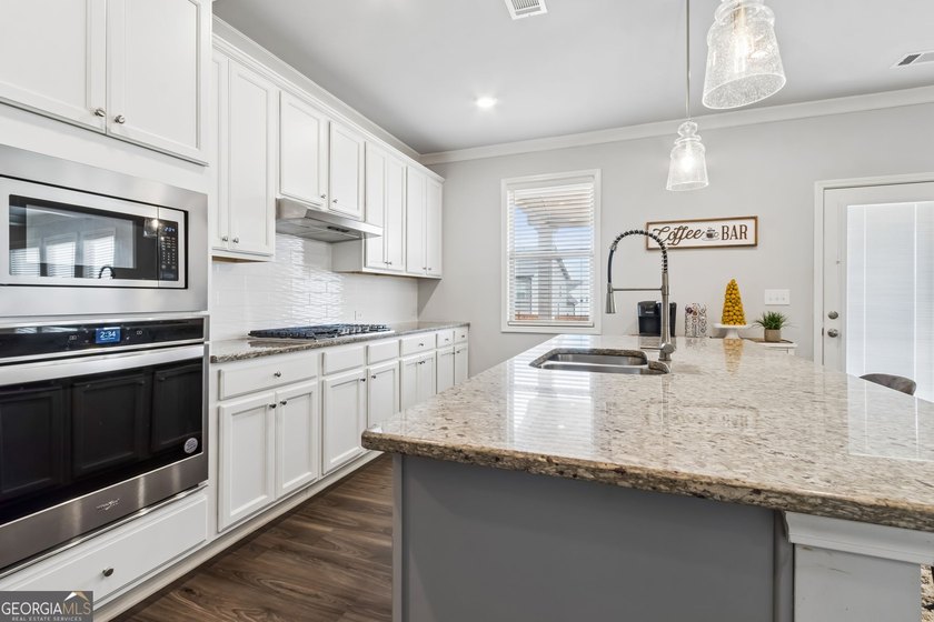 Welcome to this exquisite home situated in the White Oak Park at - photo 34