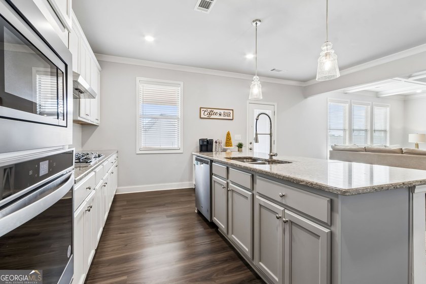 Welcome to this exquisite home situated in the White Oak Park at - photo 35