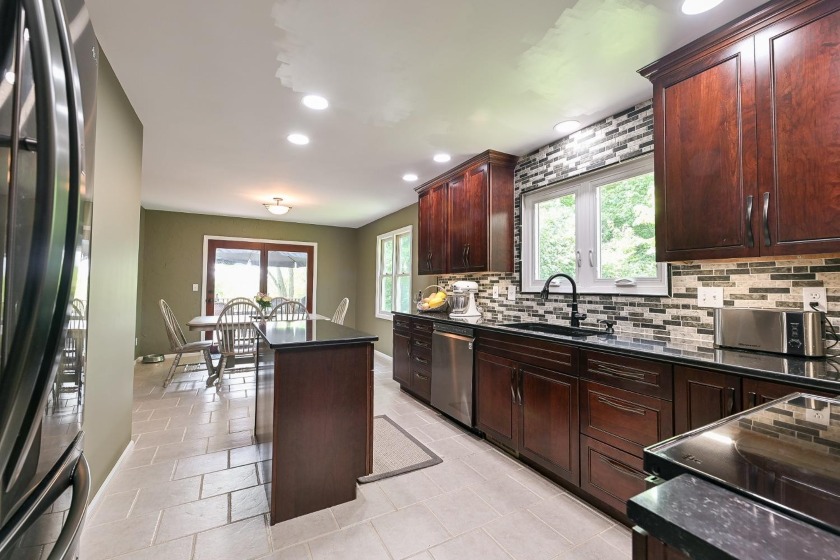 Kitchen with custom island - photo 8