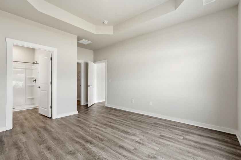 Welcome to this beautifully maintained 3-bedroom, 2-bath home - photo 11