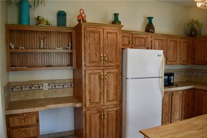 Tucked at the end of a quiet cul-de-sac, this FURNISHED - photo 12