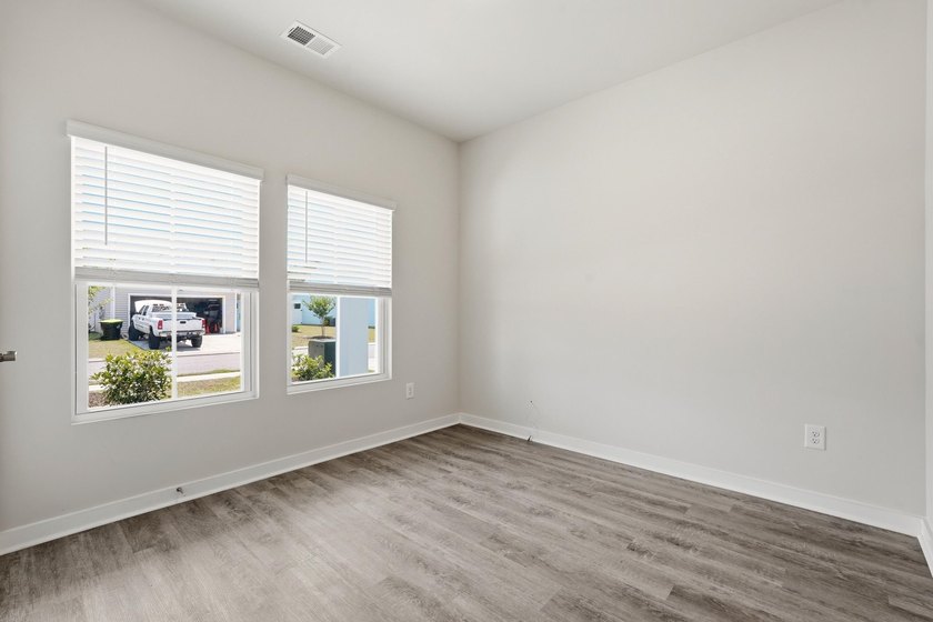 Welcome to this beautifully maintained 3-bedroom, 2-bath home - photo 15