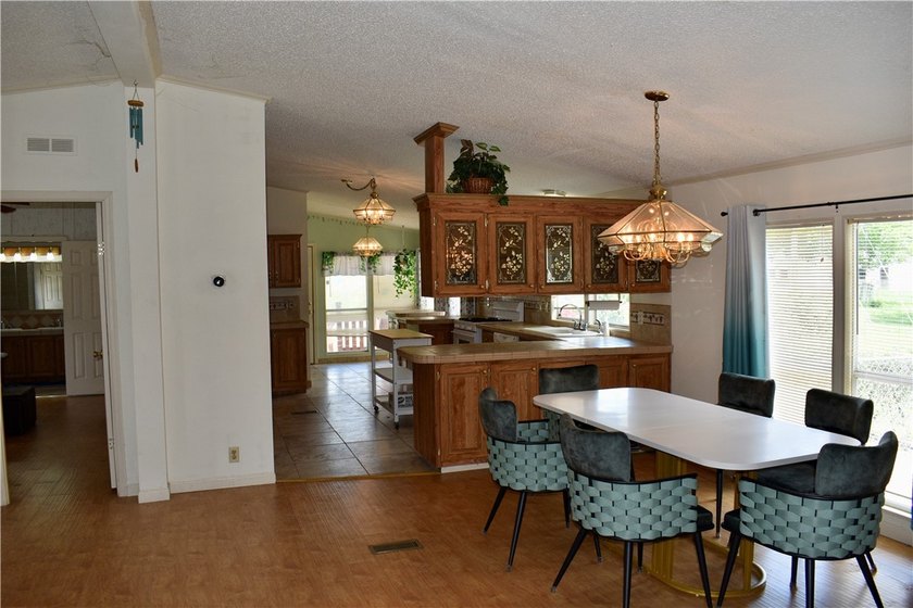 Tucked at the end of a quiet cul-de-sac, this FURNISHED - photo 17