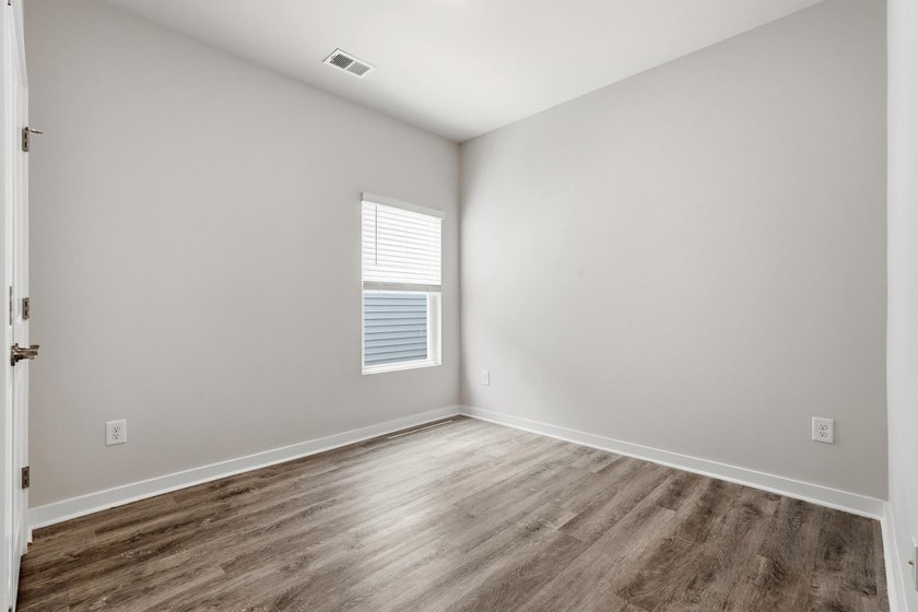 Welcome to this beautifully maintained 3-bedroom, 2-bath home - photo 18