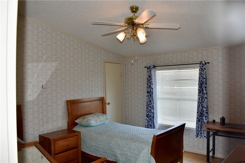 Tucked at the end of a quiet cul-de-sac, this FURNISHED - photo 27