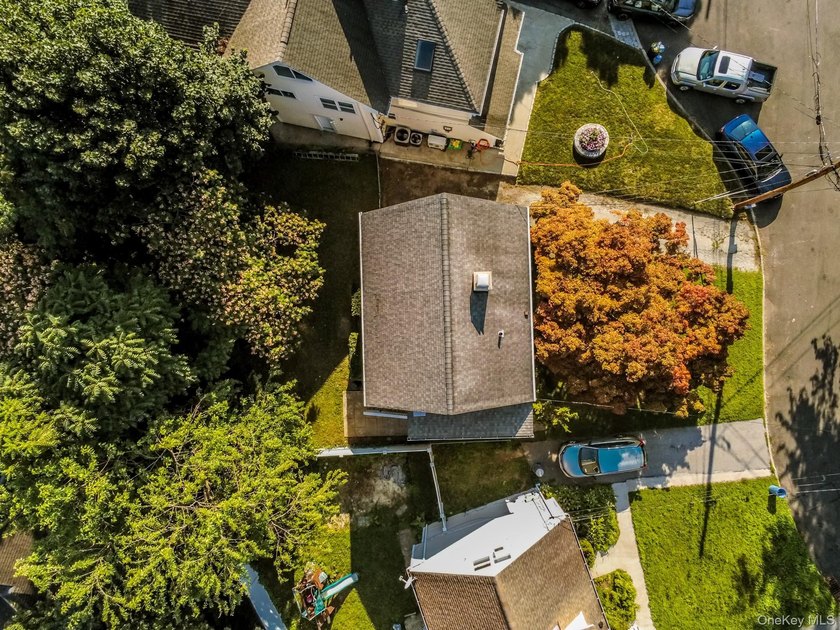 Legal two-family Colonial tucked away on large cul-de-sac - photo 28