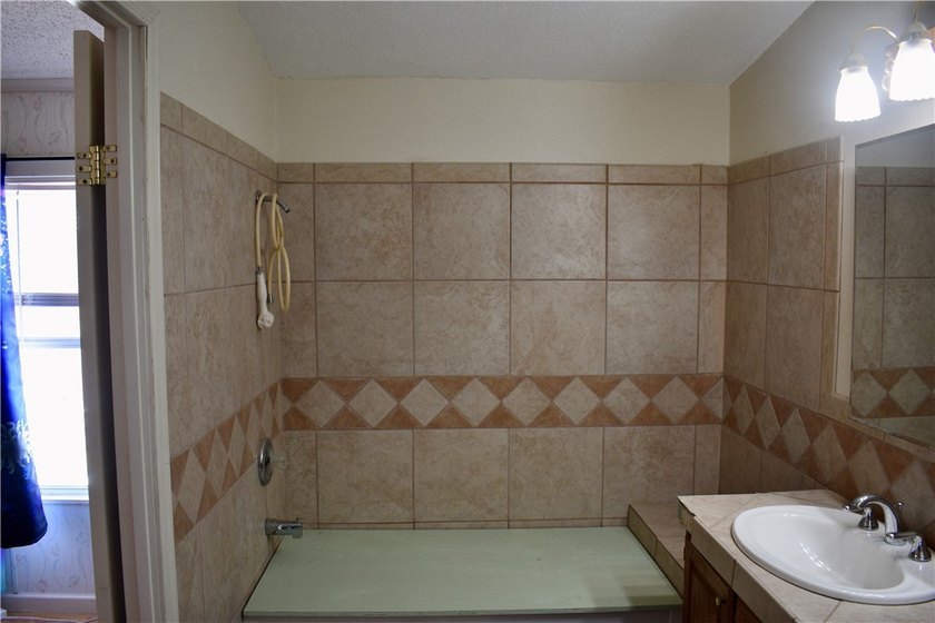 Tucked at the end of a quiet cul-de-sac, this FURNISHED - photo 33