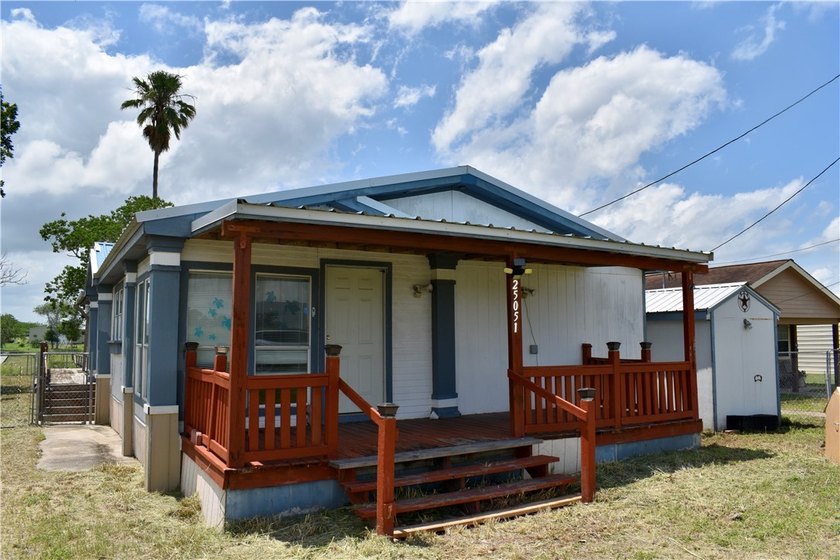 Tucked at the end of a quiet cul-de-sac, this FURNISHED - photo 38