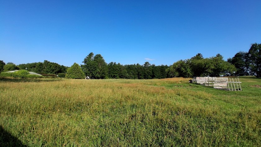 380 Clinton Ave, Winslow. Classic early 1800's farmhouse and - photo 5