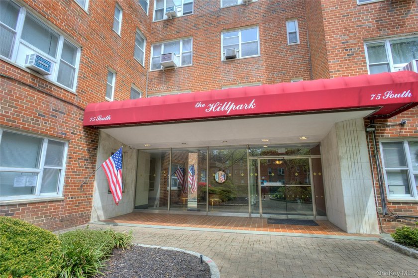 Rarely available TOP (4th) FLOOR 2 Bedroom, 2 Bath residence in - photo 34