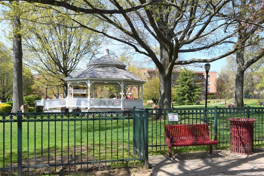 Rarely available TOP (4th) FLOOR 2 Bedroom, 2 Bath residence in - photo 39