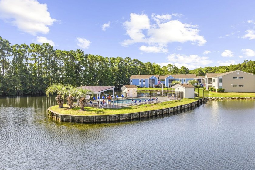 Stylish 3-bedroom, 2-bath condo in a prime location, offering - photo 25