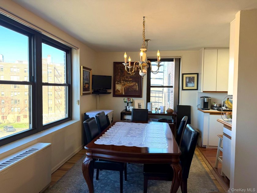 Deeded 1 Car Parking Included! Very Sunny and Spacious Corner - photo 2